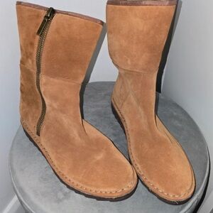 Clarks Tan Suede Winter Boots